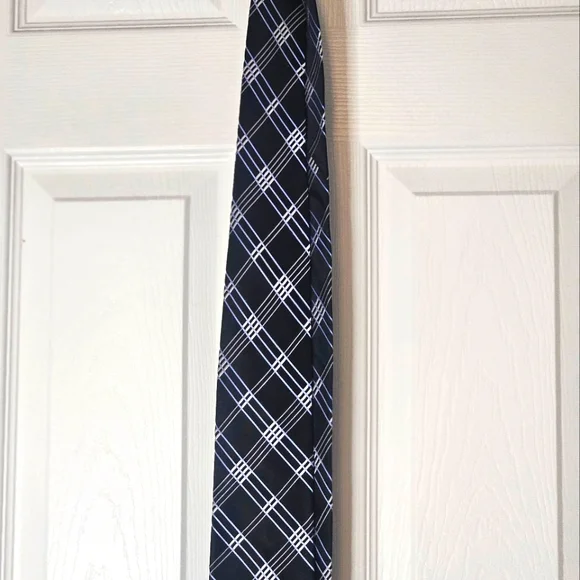 Michael Kors 100% Silk Tie. - Picture 2 of 13